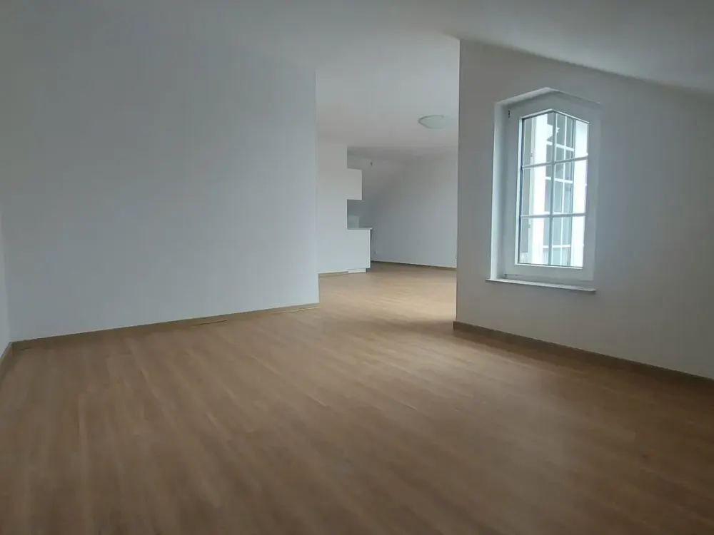 Stilvoll modernisiert: 1-Zimmer-Dachgeschosswohnung in Eschborn