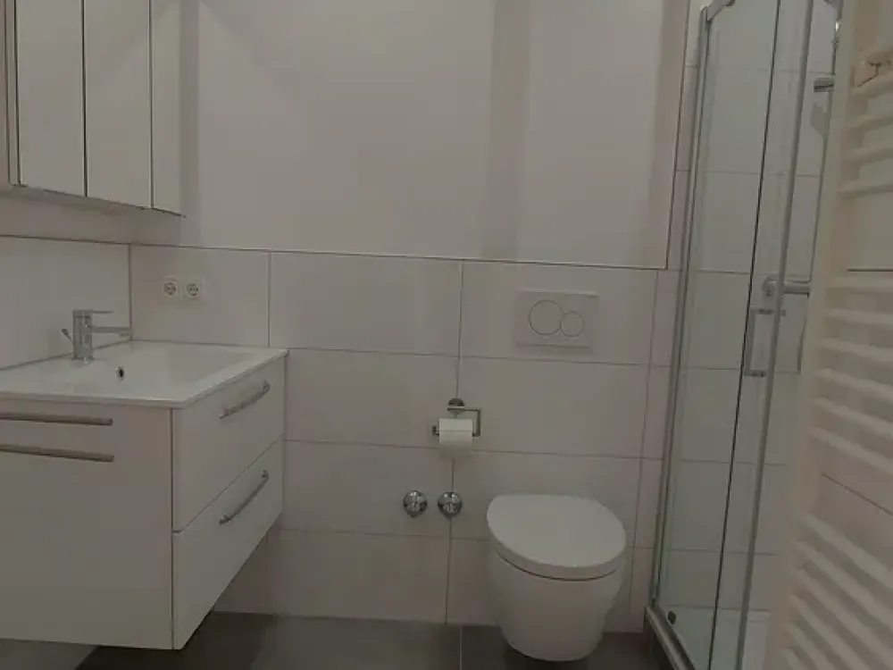 Stilvoll modernisiert: 1-Zimmer-Dachgeschosswohnung in Eschborn