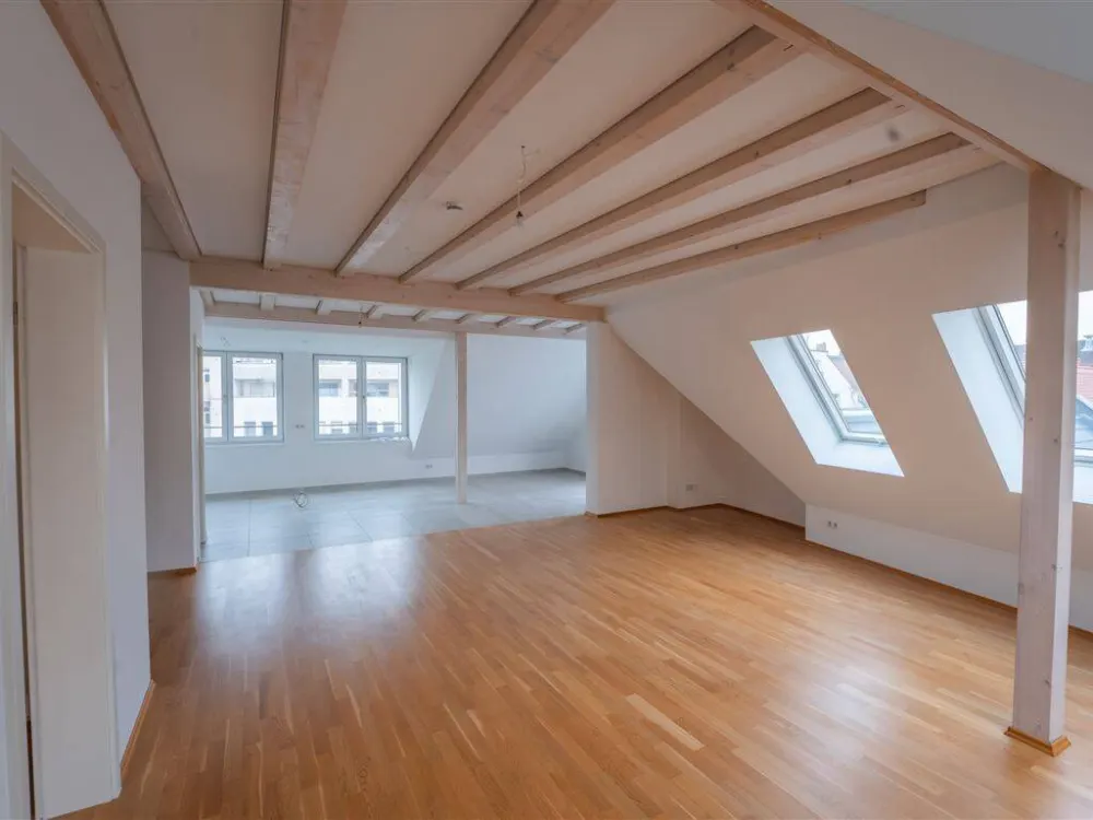 Zentrum-Südost! | Wunderschöne 5 Zi.- Whg. | Parkett | 2 Bäder | Gäste WC | AK| Dachterrasse