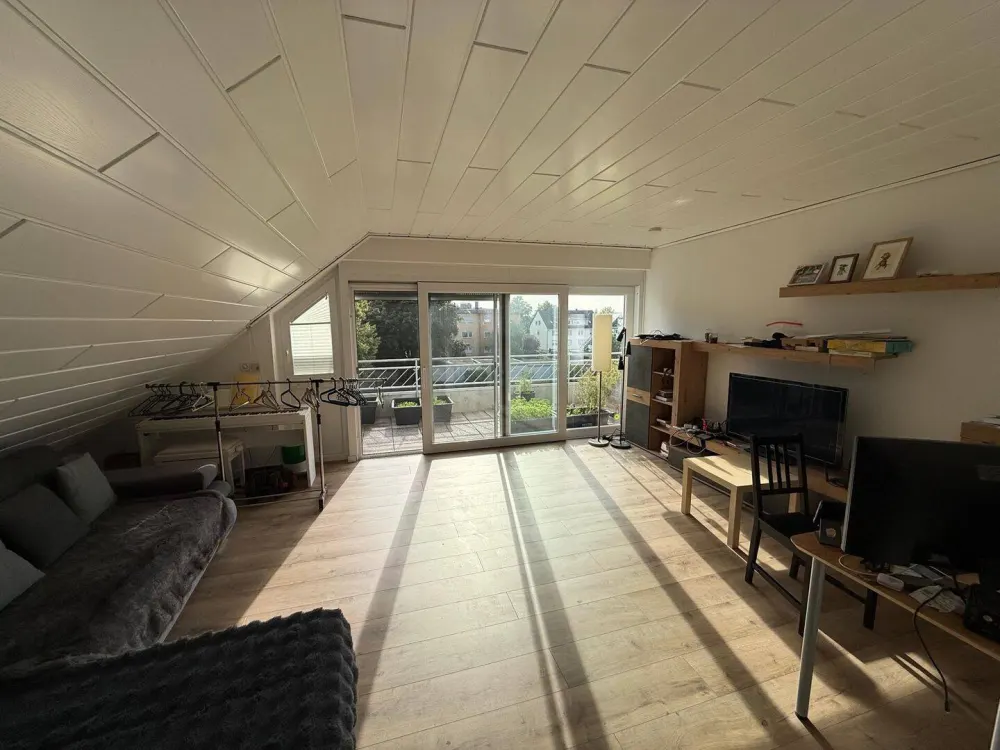 Bright Balcony Apartment in Südstadt
