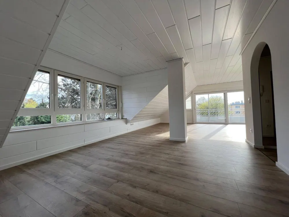 Bright Balcony Apartment in Südstadt