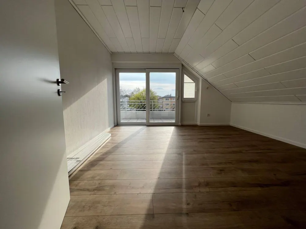 Bright Balcony Apartment in Südstadt
