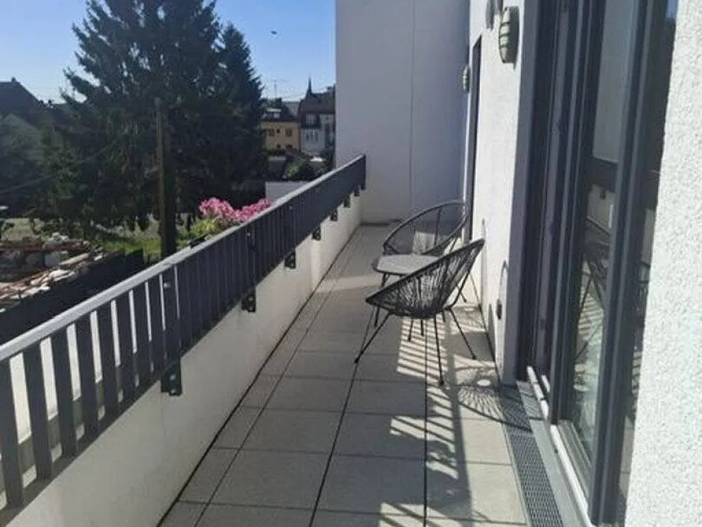 Neubau, helle gemütliche 2 Zi Penthousewohnung, Balkon, EBK, KfW40+