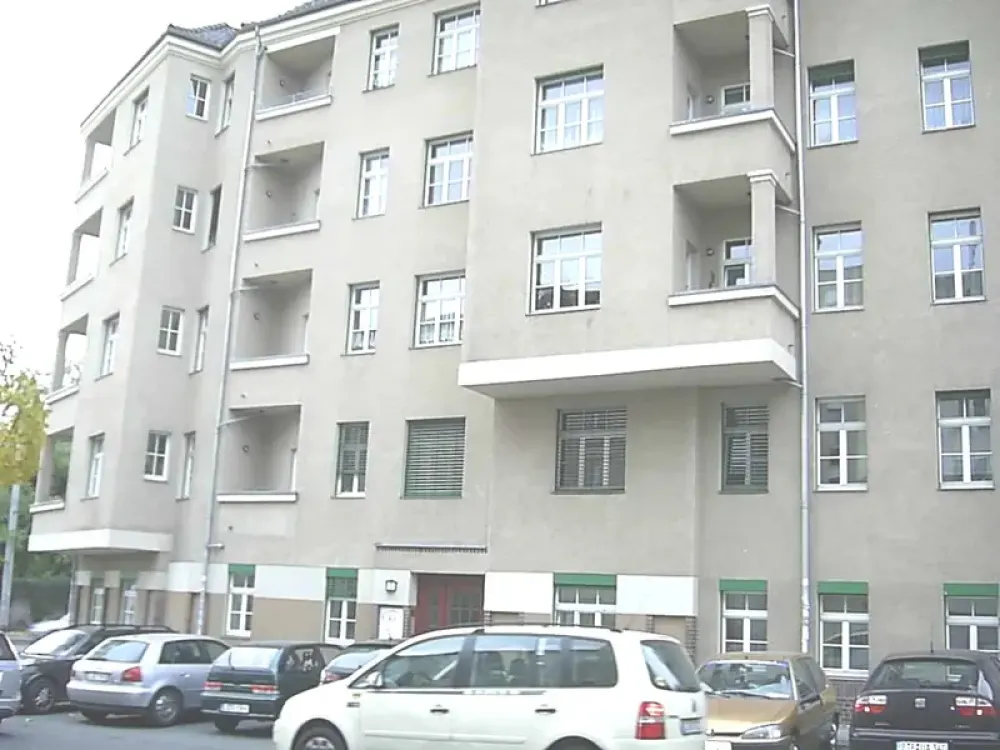 Behindertengerecht Wohnung mit zwei Balkonen, Pflegefirma im Haus