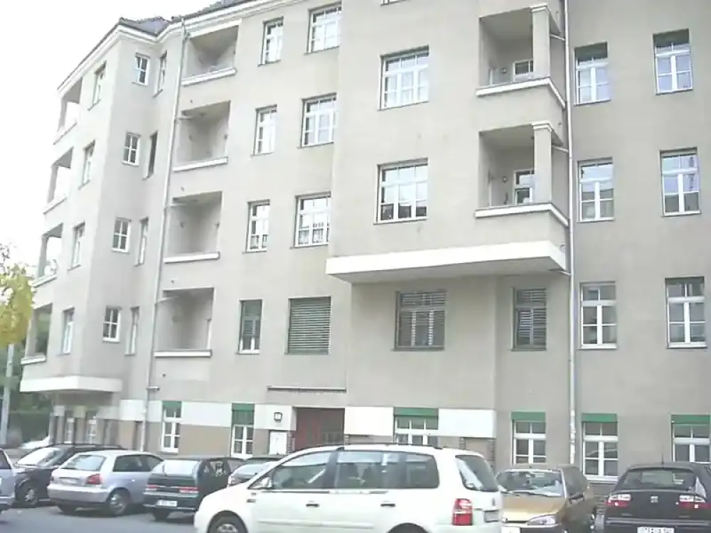 Behindertengerecht Wohnung mit zwei Balkonen, Pflegefirma im Haus