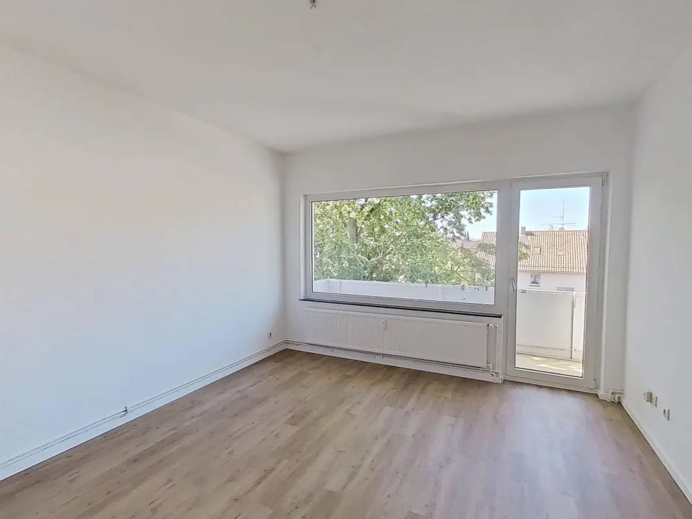 Große 3-Zimmer-Wohnung mit EBK und 2 BALKONEN in Seelze-Letter