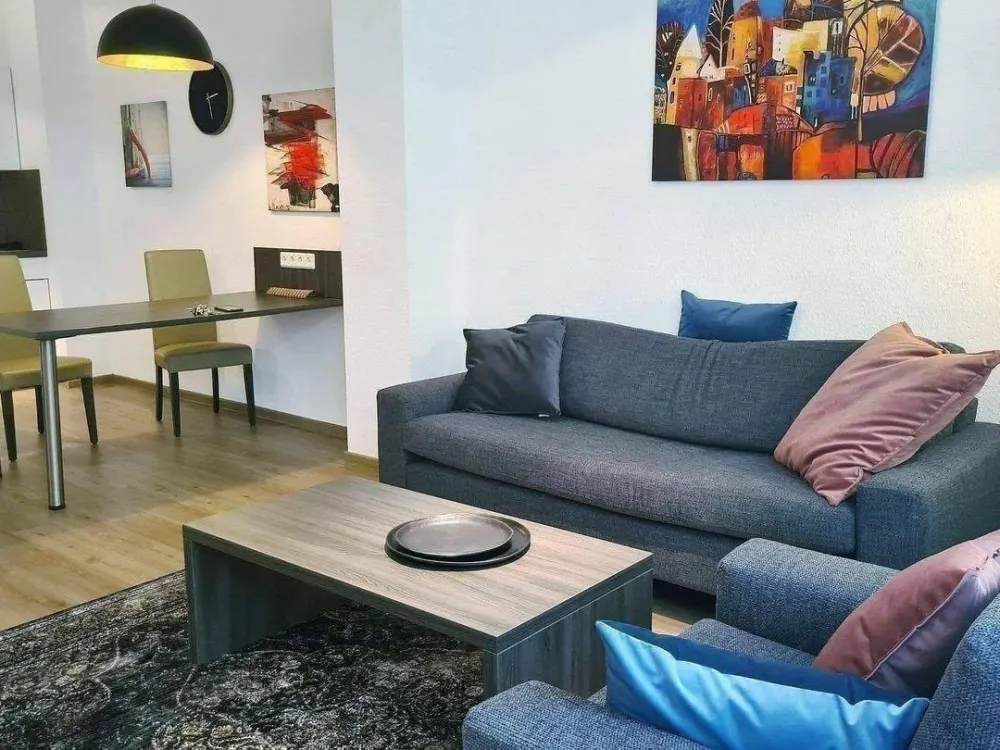 Ab Sofort - modern möbliertes Wohnerlebnis für Singles + Paare - zentral im Bankenviertel