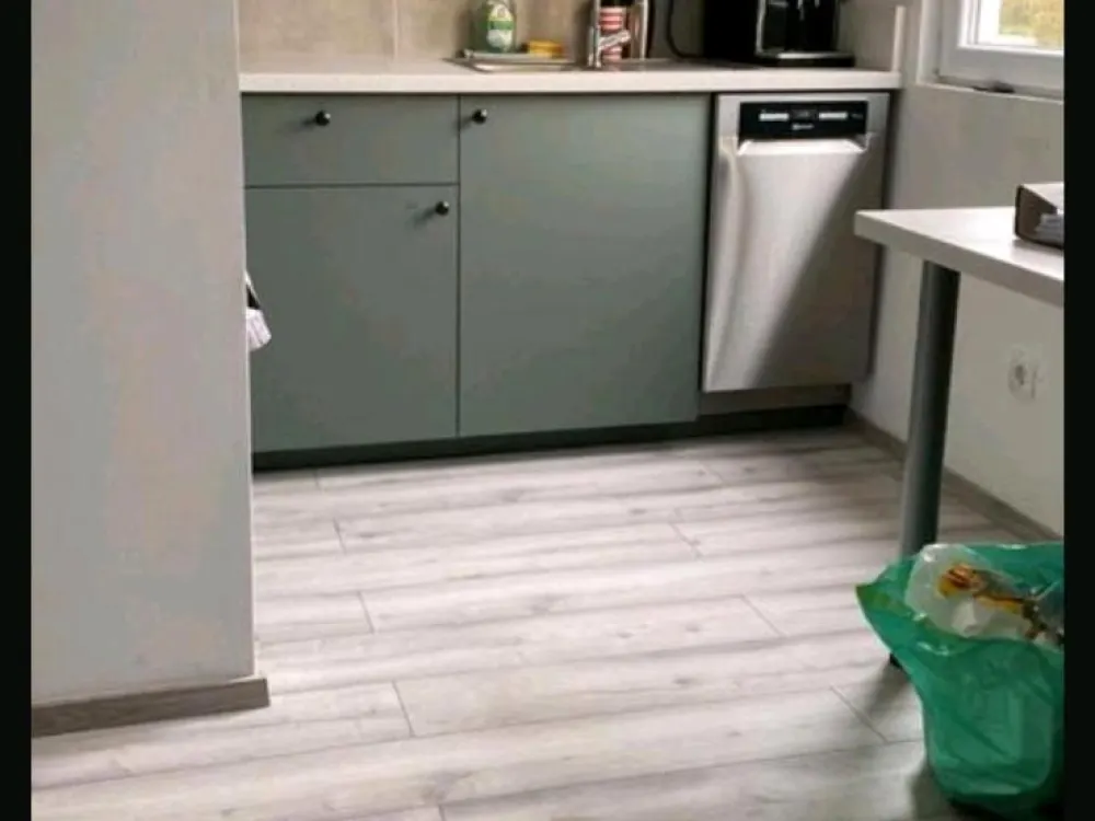 1,5 Zimmer Halbdachgeschoss wohnung zu Vermieten.