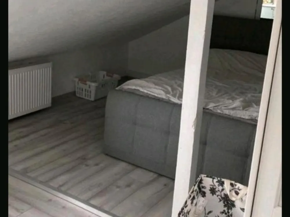 1,5 Zimmer Halbdachgeschoss wohnung zu Vermieten.