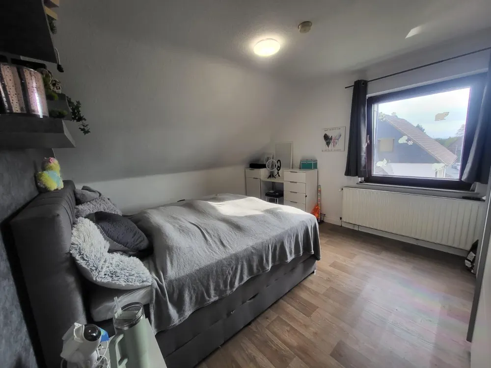 4-Zimmer-Dachgeschosswohnung in Altgarbsen 70m2, ab 01.10.2026