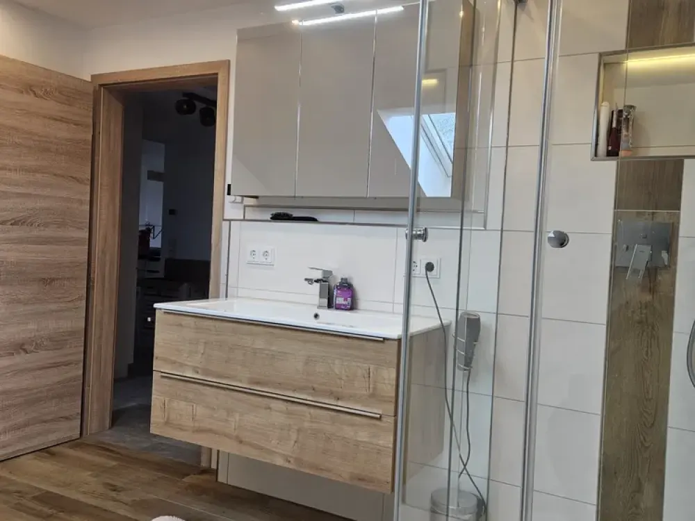 Moderne 4-Zi.-Wohnung (99 m²) mit großem Balkon, EBK, Fußbodenheizung & All-inclusive-Miete