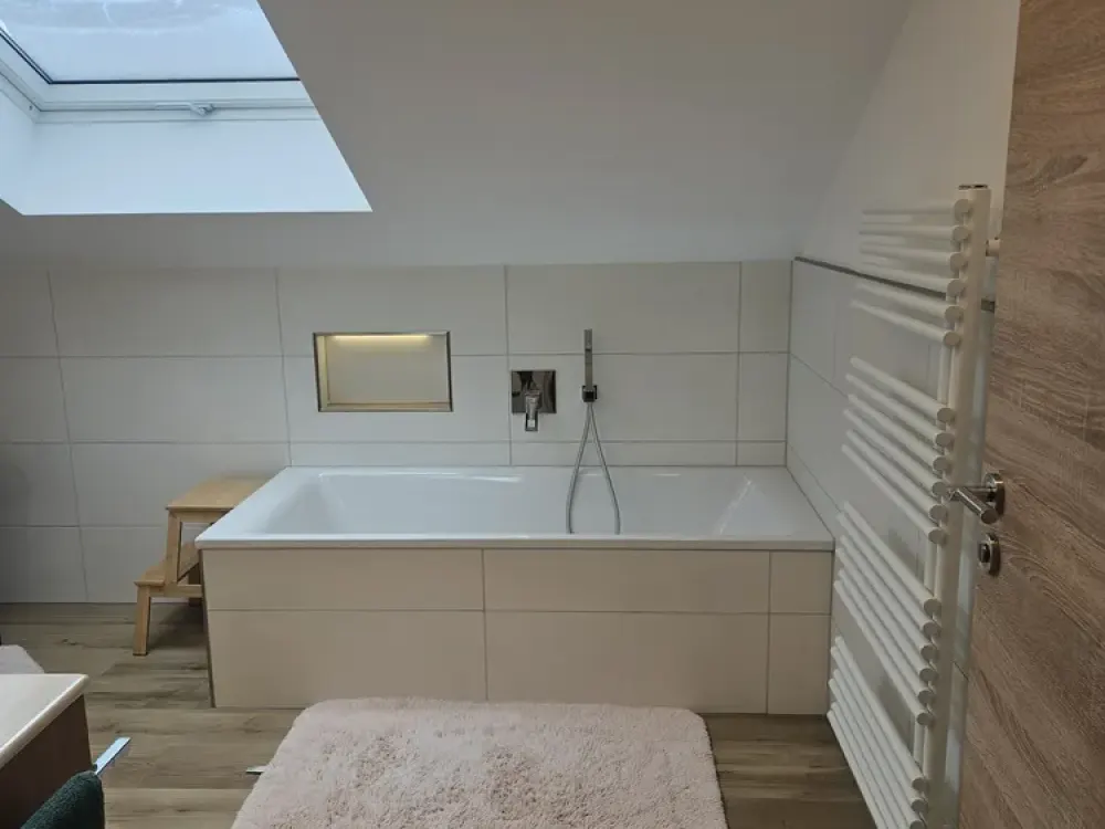 Moderne 4-Zi.-Wohnung (99 m²) mit großem Balkon, EBK, Fußbodenheizung & All-inclusive-Miete