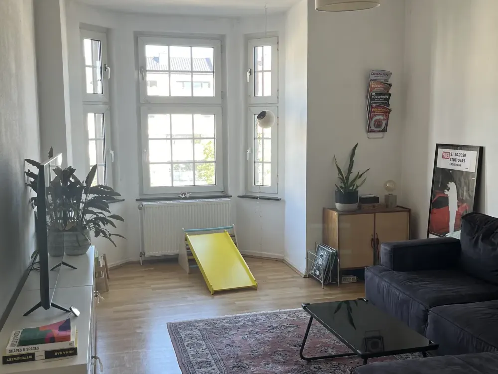 Helle 3-Zimmer-Wohnung mit Erker & Wohnküche inkl. Balkon in Düsseldorf-Golzheim (3. OG)