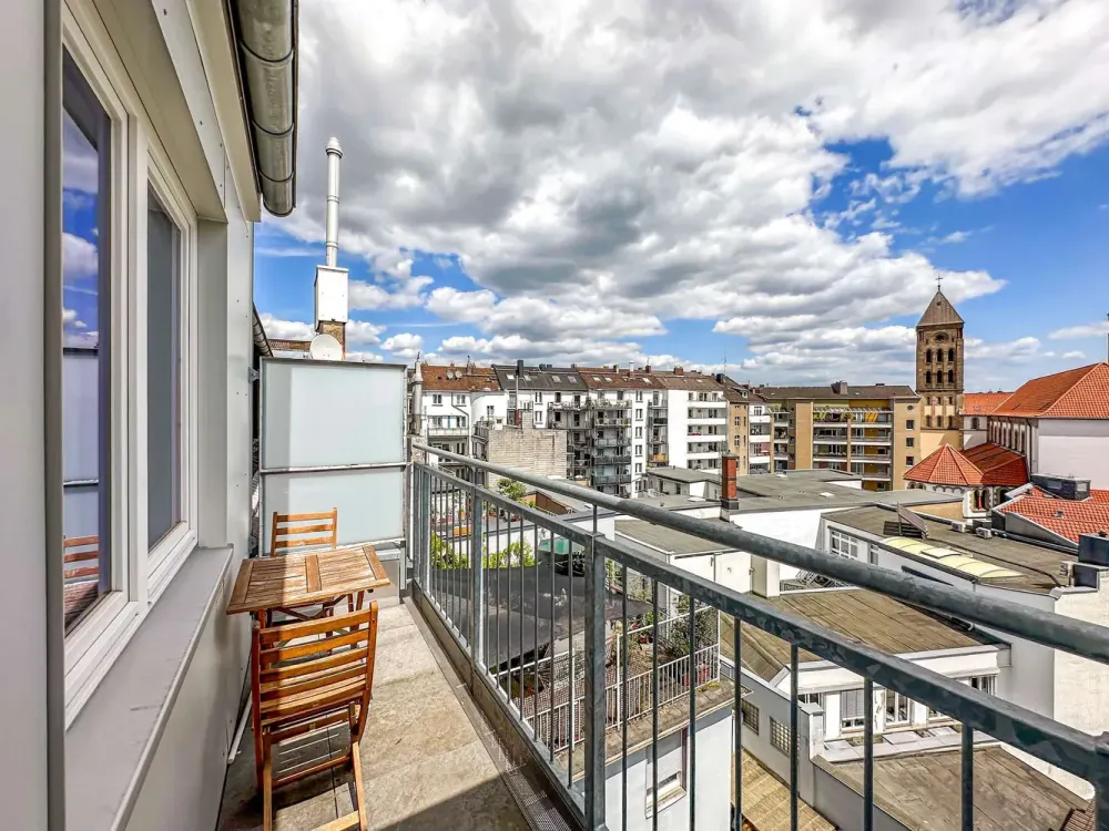 Exklusiv möblierte Dachterrassenwohnung in zentraler Lage mit komfortablem Aufzugszugang