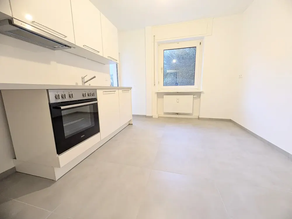 *Super gelegene, modernisierte 2-Zi.-Whg. mit Einbauküche und Küchenbalkon im Stuttgarter Westen*