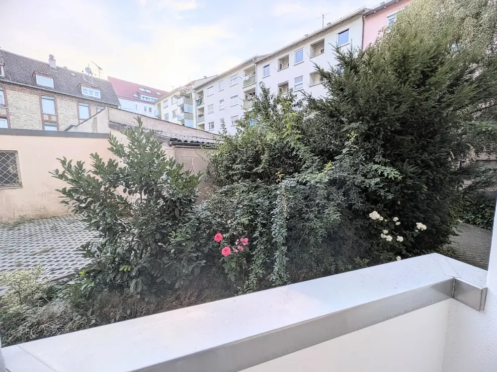 *Super gelegene, modernisierte 2-Zi.-Whg. mit Einbauküche und Küchenbalkon im Stuttgarter Westen*