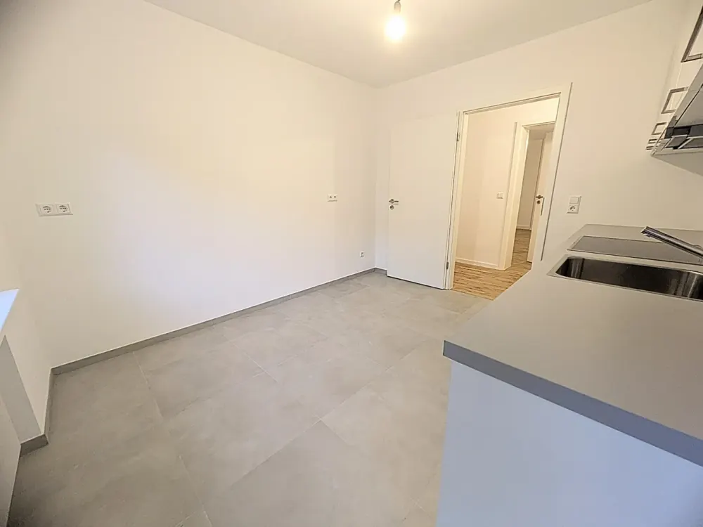 *Super gelegene, modernisierte 2-Zi.-Whg. mit Einbauküche und Küchenbalkon im Stuttgarter Westen*