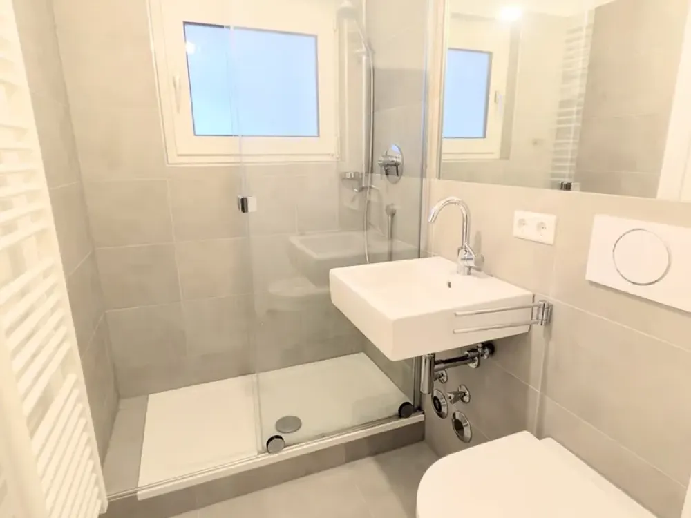 *Super gelegene, modernisierte 2-Zi.-Whg. mit Einbauküche und Küchenbalkon im Stuttgarter Westen*