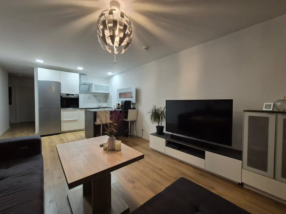 Helle 3-Zimmer-Wohnung mit zwei Balkonen und Stellplatz