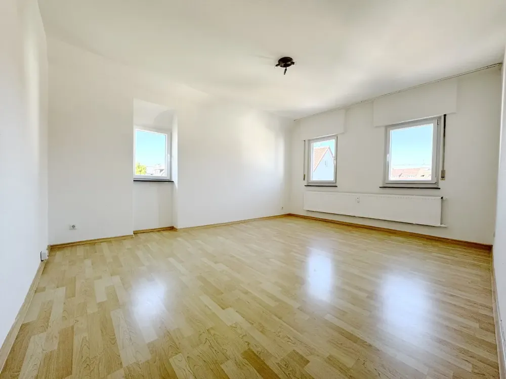 Stuttgart Degerloch, quiet central location 3.5-room apartment with enclosed balcony approx. 79 sqm