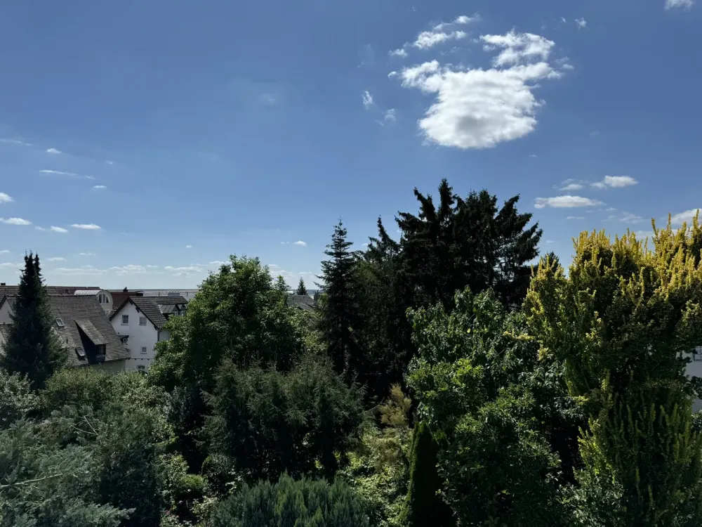 Stuttgart Degerloch, quiet central location 3.5-room apartment with enclosed balcony approx. 79 sqm
