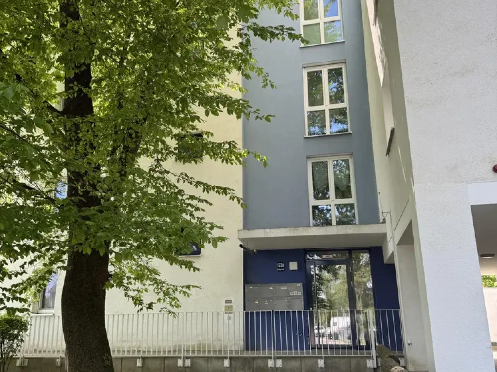 gepfl. helle 3 Zimmer, großer S/W BLK, 2 Bäder, Lift, EBK, ab 01.10.