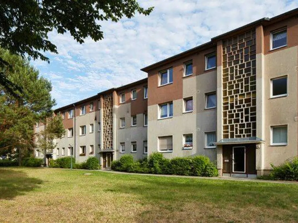 2-Room Apartment Seeks Tenant