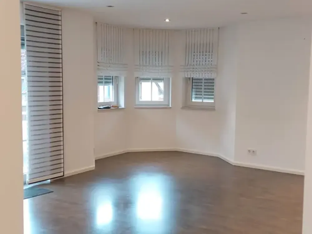 Stilvolle 3-Zimmer-Wohnung mit Balkon und EBK in Rödermark