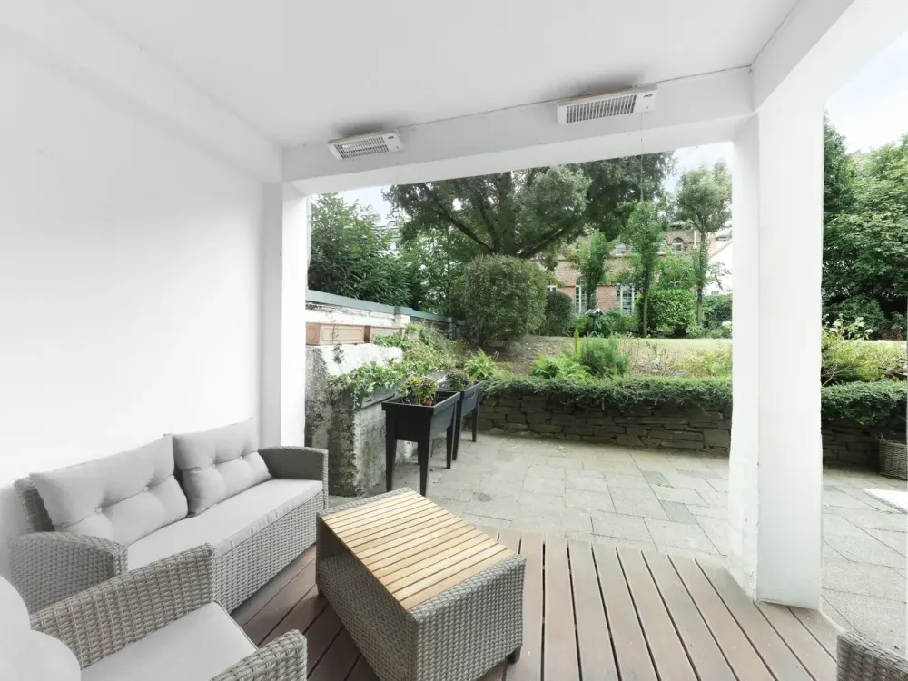 Helles, schickes, ruhiges vollmöblierte EG-Terrassenapartment @ Cecilienallee