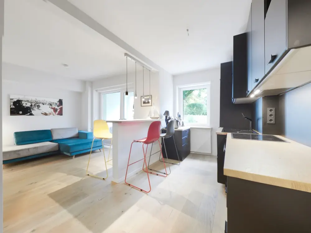 Helles, schickes, ruhiges vollmöblierte EG-Terrassenapartment @ Cecilienallee
