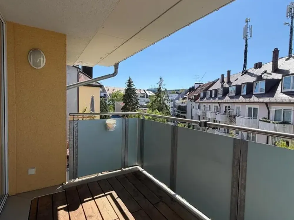 Licht, Ruhe und Lebensqualität - Möblierte Wohnung mit Balkon ins Grüne und Isarnähe!
