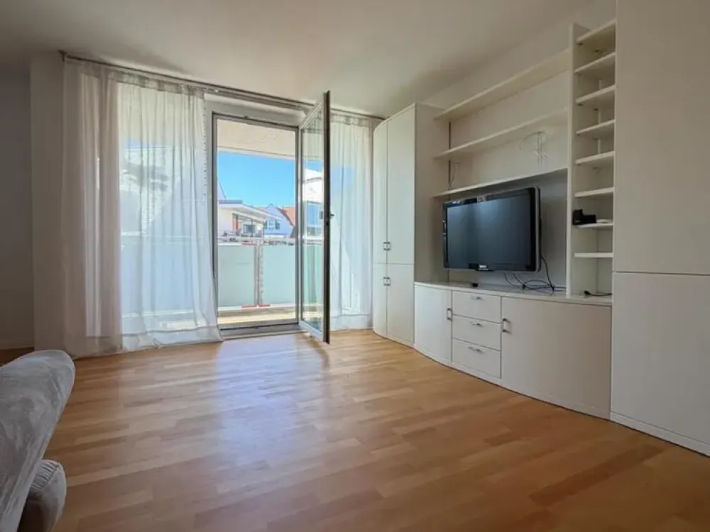 Licht, Ruhe und Lebensqualität - Möblierte Wohnung mit Balkon ins Grüne und Isarnähe!