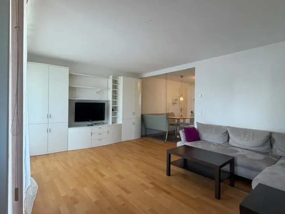 Licht, Ruhe und Lebensqualität - Möblierte Wohnung mit Balkon ins Grüne und Isarnähe!