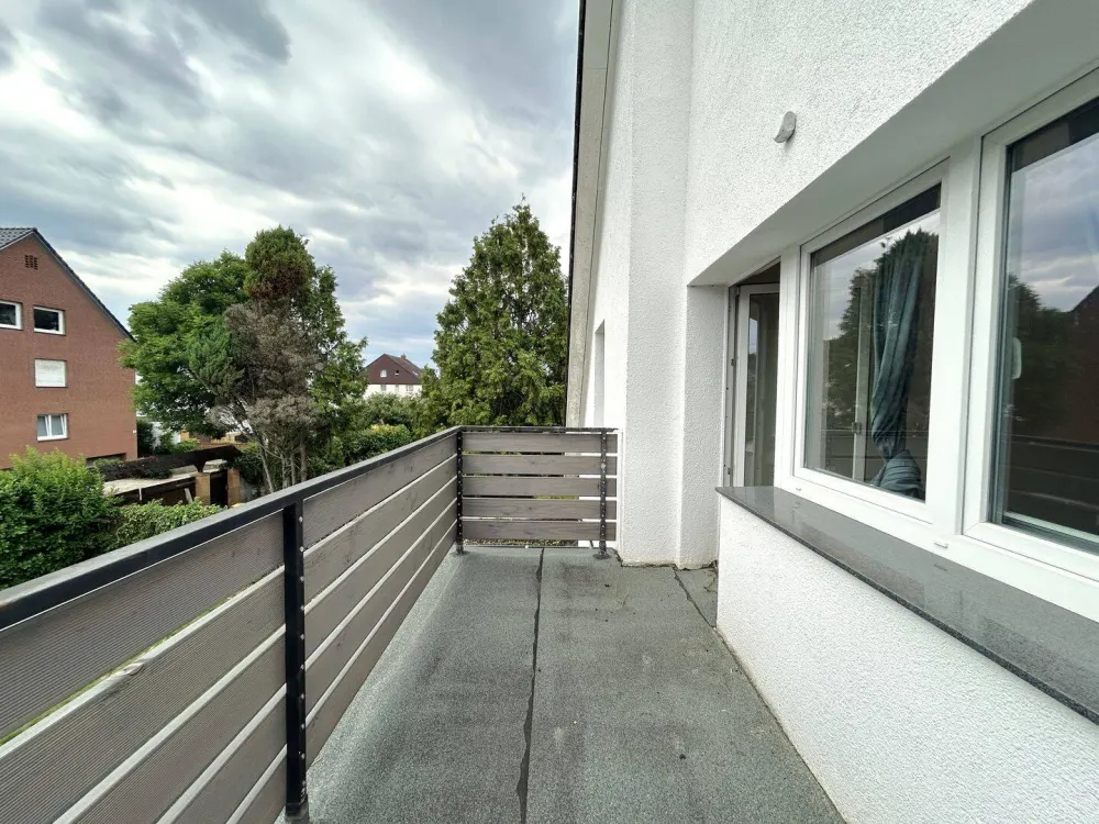 Frisch Saniert | Hochwertige 4 Zimmerwohnung mit Balkon und Garten
