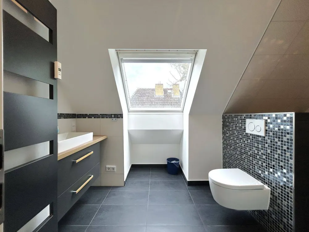 Frisch Saniert | Hochwertige 4 Zimmerwohnung mit Balkon und Garten