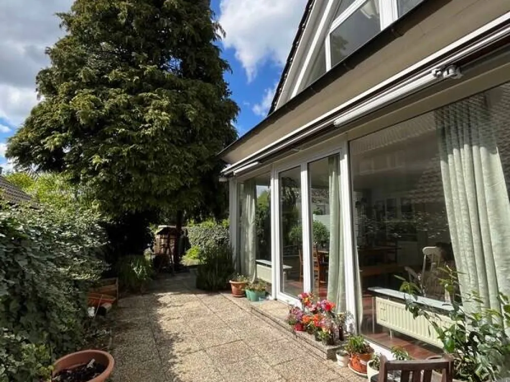 Wohnung mit eigenem Hausteil, großer Terrasse und Garten/ in Zweifamilienhaus; Nebenkosten inkl. Strom