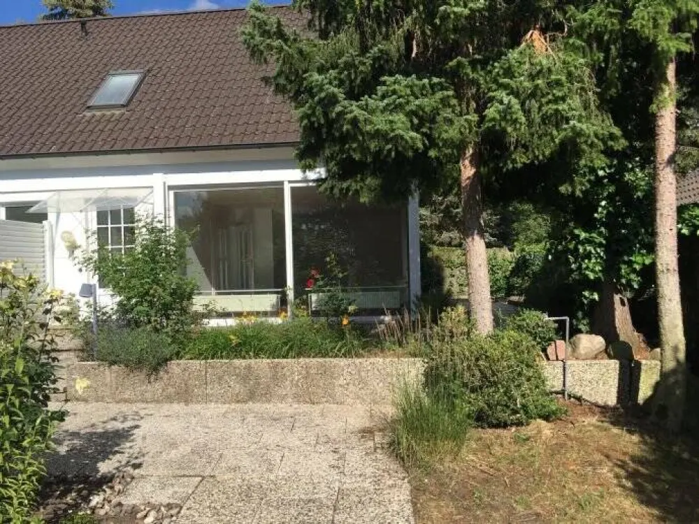 Wohnung mit eigenem Hausteil, großer Terrasse und Garten/ in Zweifamilienhaus; Nebenkosten inkl. Strom
