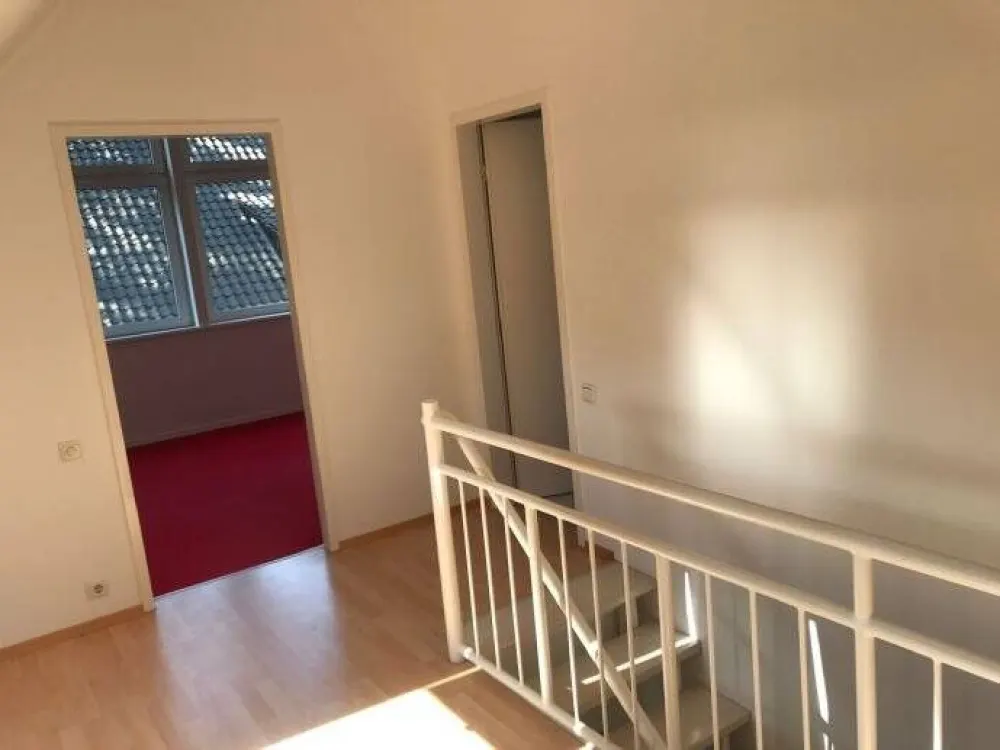 Wohnung mit eigenem Hausteil, großer Terrasse und Garten/ in Zweifamilienhaus; Nebenkosten inkl. Strom