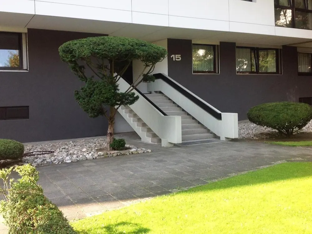 NEU komplett modern möbliert(falls gewünscht) direkt am Stadtpark mit grosser separater Küche