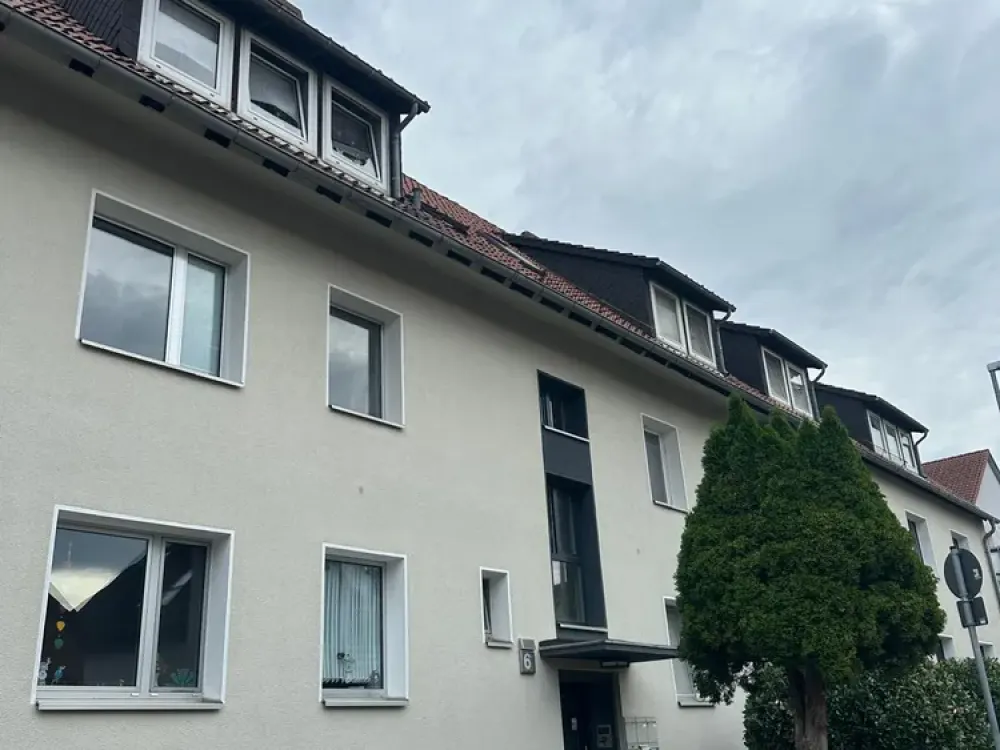 TOP! Neu renoviert! 3 Zimmer, EBK, Bad mit Dusche und Fenster