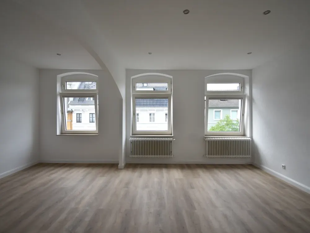 Lorettostraße! Renovierte 2-Zi-Altbau-Whg mit Balkon zu vermieten