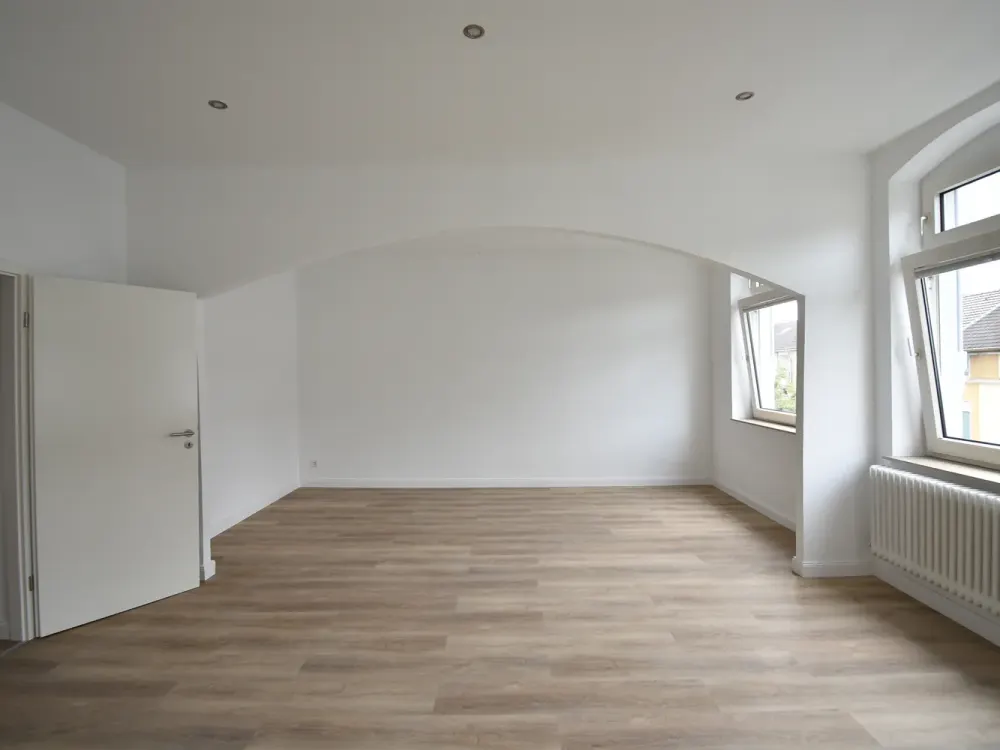 Lorettostraße! Renovierte 2-Zi-Altbau-Whg mit Balkon zu vermieten
