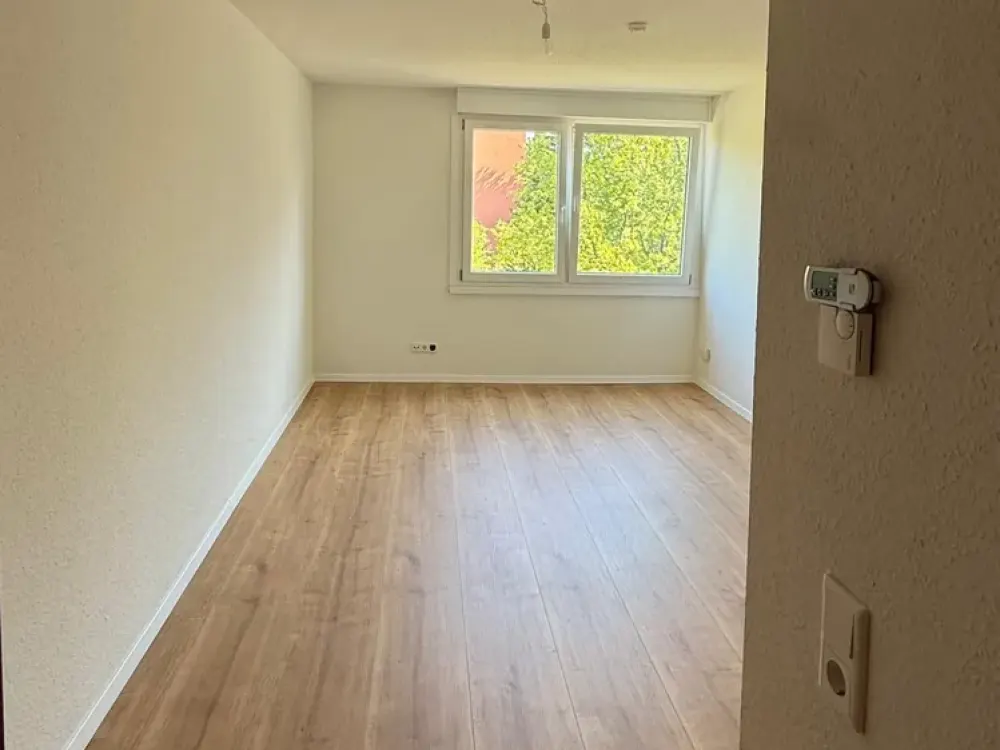 Exposé, Modernisierte 3,5-Zimmer-Wohnung mit Balkon und Tiefgaragenstellplatz in Maichingen