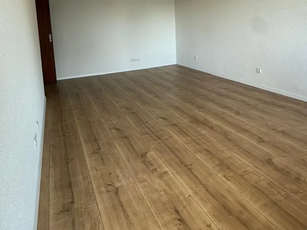 Exposé, Modernisierte 3,5-Zimmer-Wohnung mit Balkon und Tiefgaragenstellplatz in Maichingen