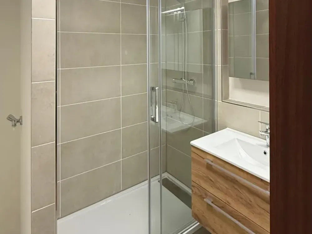 Exposé, Modernisierte 3,5-Zimmer-Wohnung mit Balkon und Tiefgaragenstellplatz in Maichingen