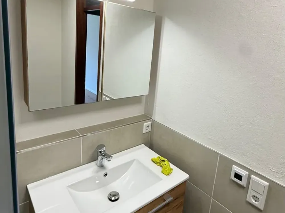 Exposé, Modernisierte 3,5-Zimmer-Wohnung mit Balkon und Tiefgaragenstellplatz in Maichingen