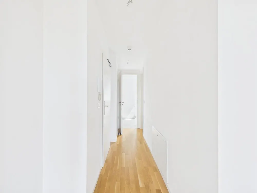 ** Lichtdurchflutete 2-Zimmer-Dachgeschosswohnung mit Gartennutzung **