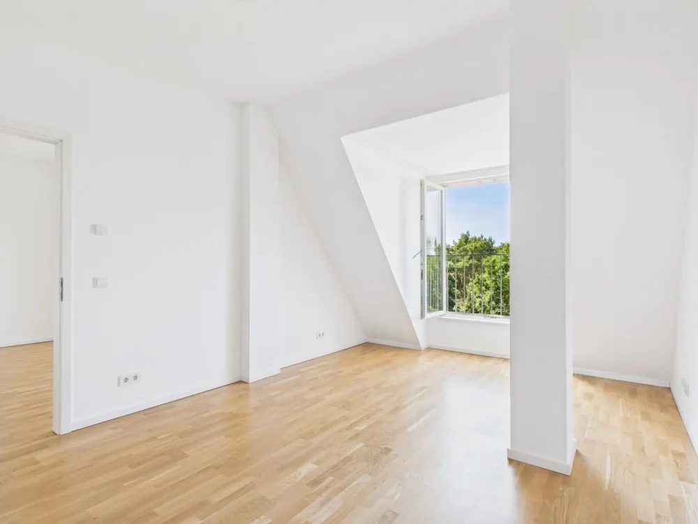 ** Lichtdurchflutete 2-Zimmer-Dachgeschosswohnung mit Gartennutzung **