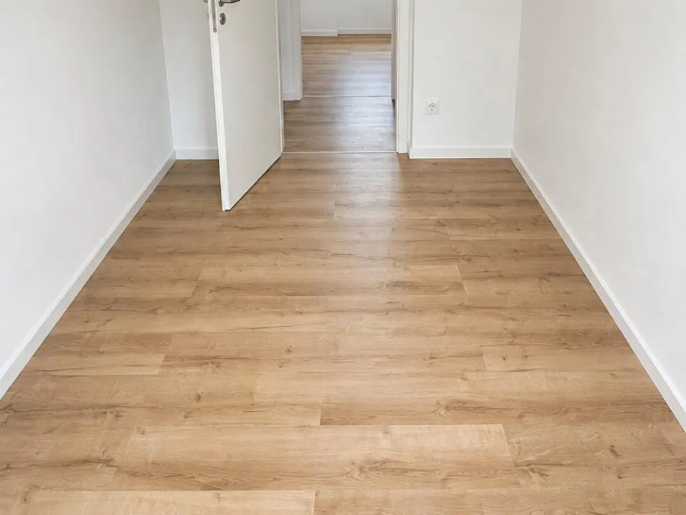 Neubau-Erstbezug: 3 Zi.-Wohnung, Einbauküche & Stellplatz in Lauf