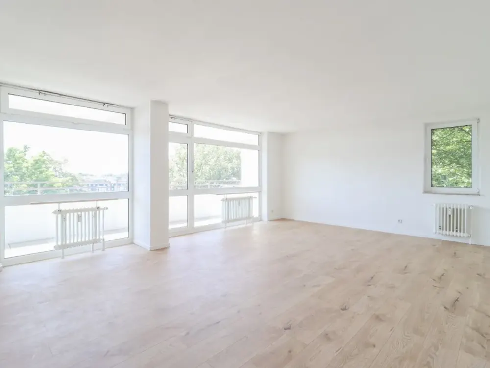 132 m² Wohnkomfort, großzügige 4,5-Zimmer-Wohnung mit sonnigem Balkon